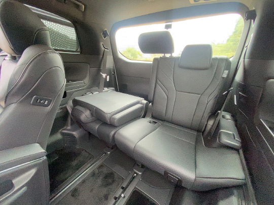 도요타 알파드 3열. 장우진 기자